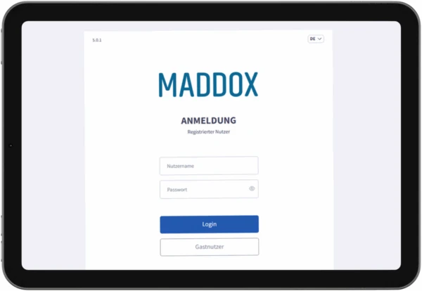 Anmeldeseite des digitalen Assistenzsystems Maddox auf Tablet, als Einstieg für unerfahrene Maschinenbedienende